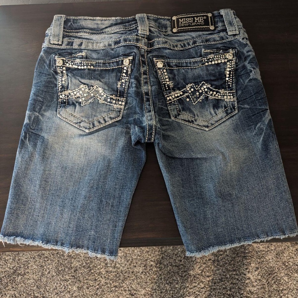 Women’s denim frayed shorts